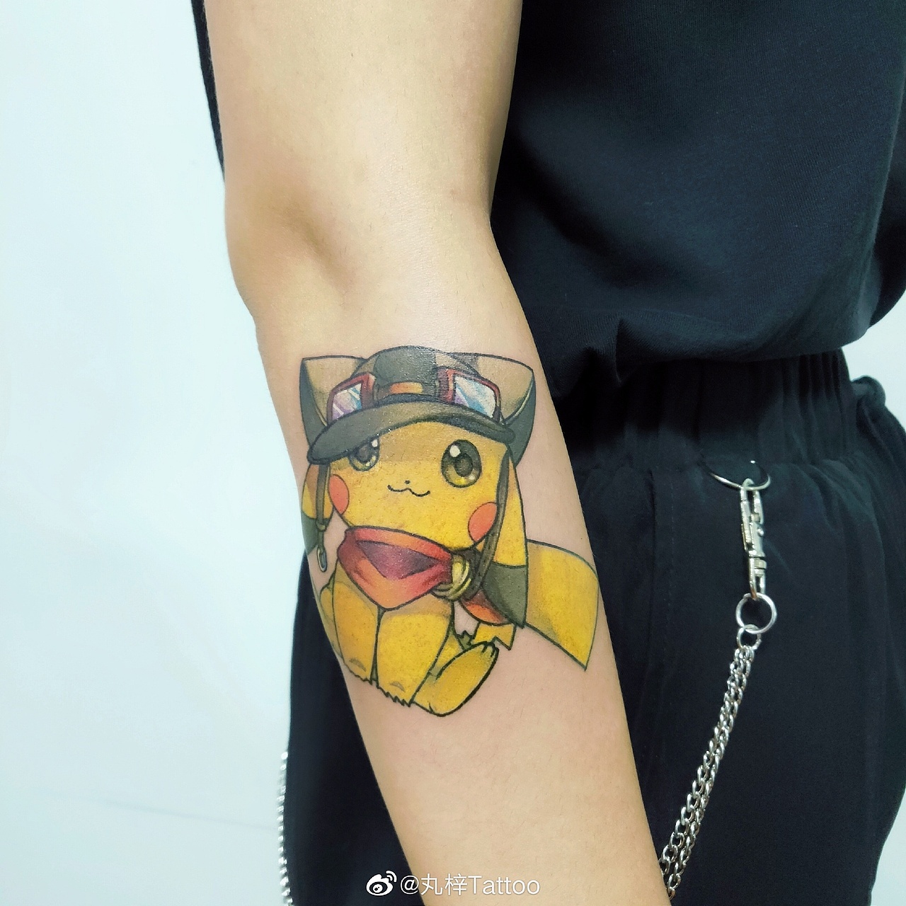 卡通皮卡丘宝可梦文身