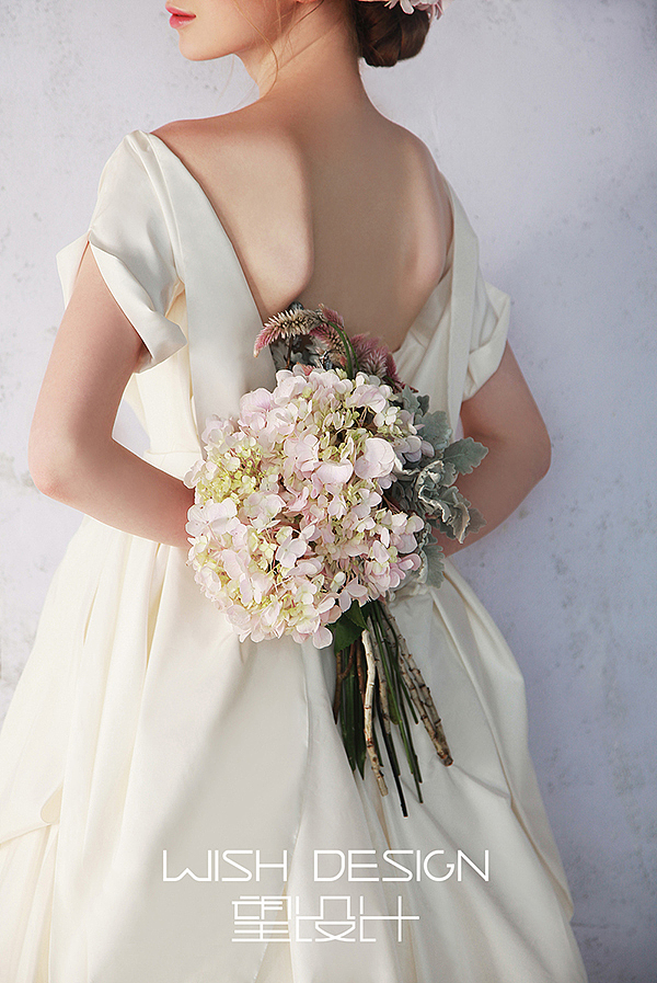 兰奕婚纱2015春夏新品:舍龙索城堡的少女