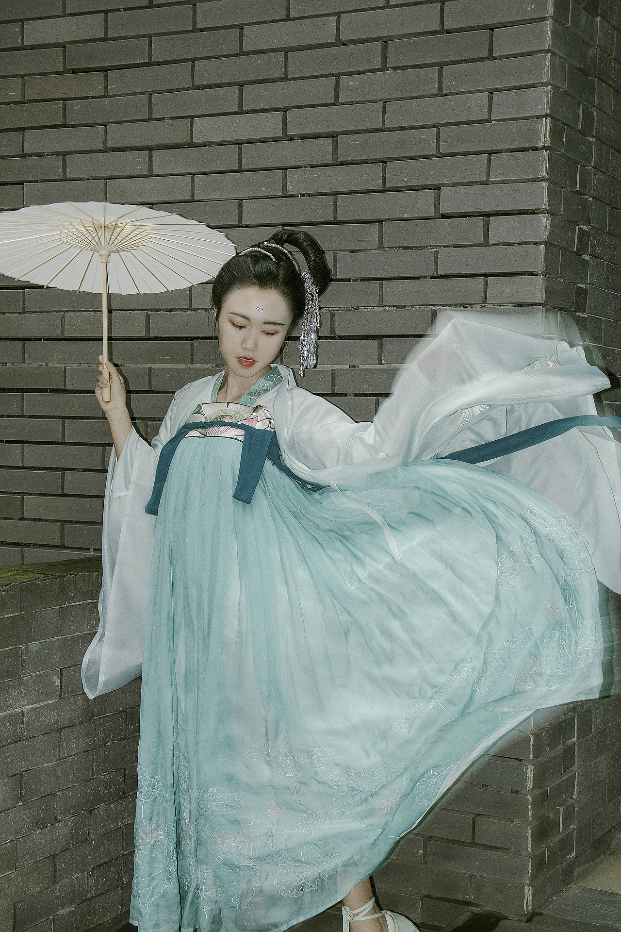 【温婉典雅的女子】路过成都市留下的美好回忆（图ZMjEzOTYwNjE2） - 人像摄影 - 站酷设计师初酒酿橙子原创素材 - 站酷ZCOOL