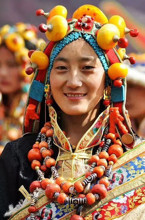 少数民族特色服饰|摄影|人像摄影|一汪星辰海 - 原创作品 - 站酷