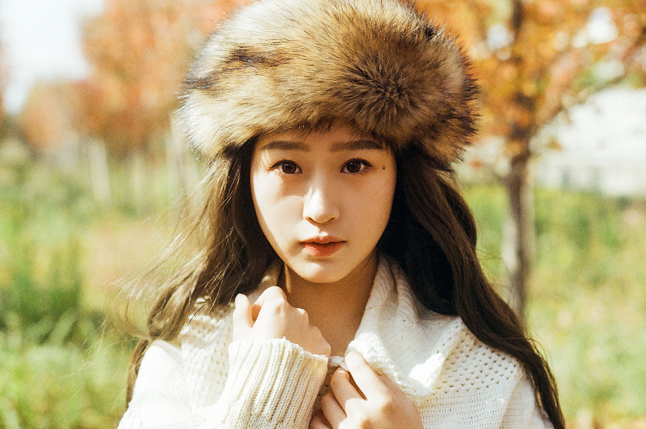 “我想在秋天储存浪漫，好在冬天馈赠与你。”（图ZMjgxNjE5MTA0） - 人像摄影 - 站酷设计师布衣圣贤原创素材 - 站酷ZCOOL