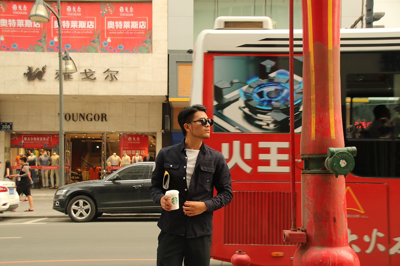 男孩拍毕业照（图ZMTYxMjk1NDA4） - 人像摄影 - 站酷设计师巴巴baba原创素材 - 站酷ZCOOL