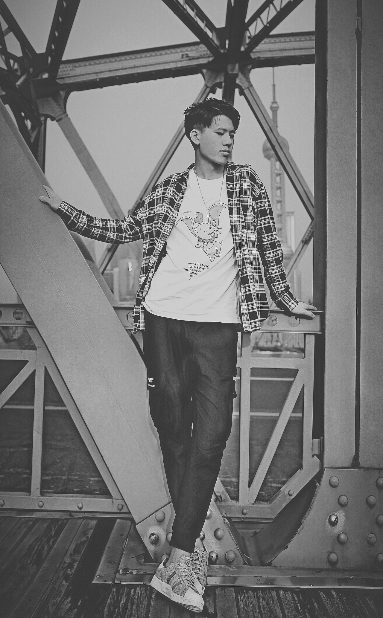 一个刚刚成年的朋友~