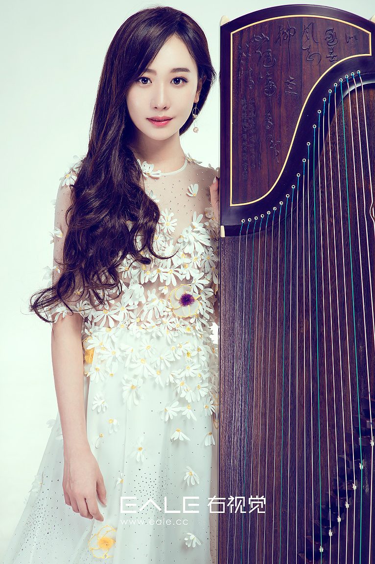 【右视觉摄影机构】 王一凡:一路初心点灯 凡尘筝音绽放