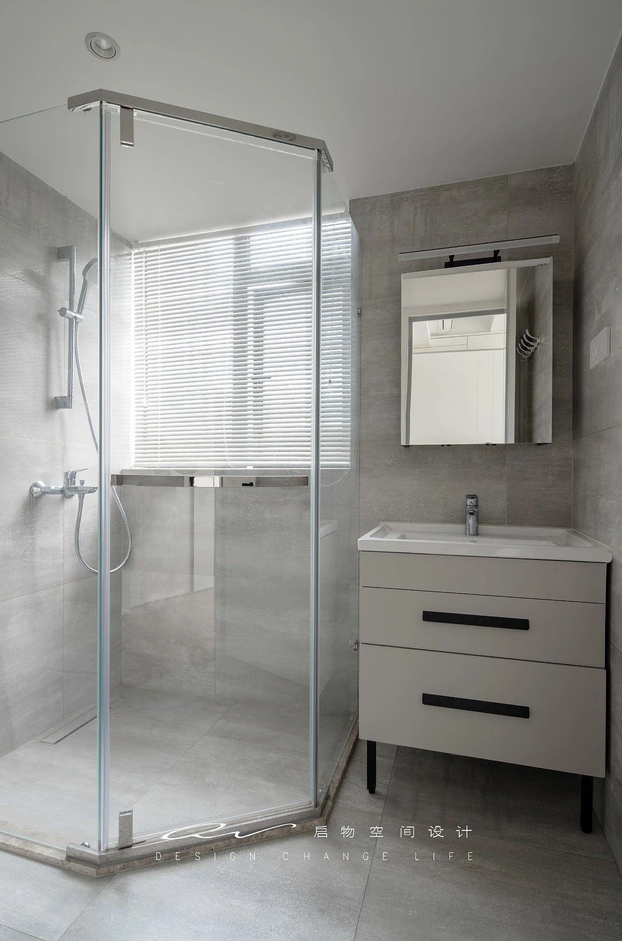 白色无压感的家