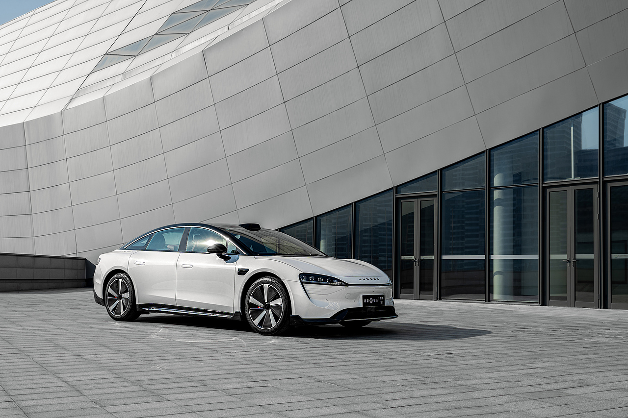 汽车摄影 | 华为智界S7（图ZMzU3NTIwMDg4） - 产品摄影 - 站酷设计师王洋YOUNG原创素材 - 站酷ZCOOL