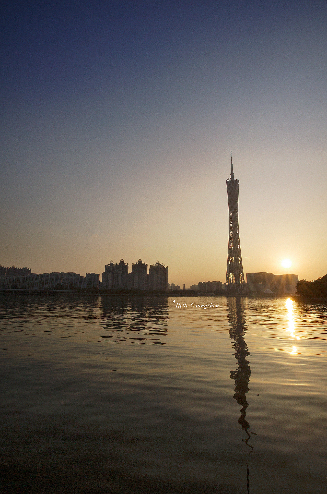 黄昏时的广州塔 / 江边风景