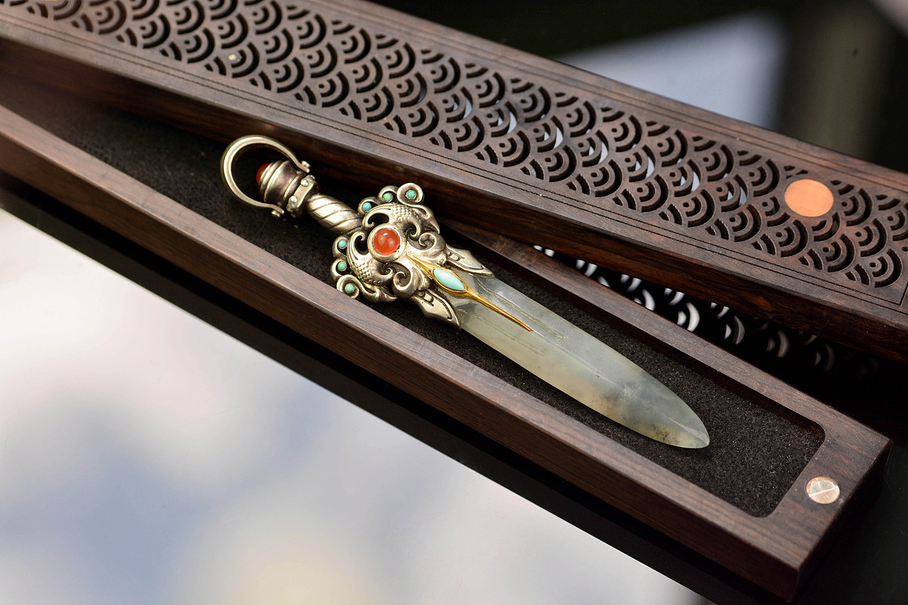 设计师作品|翡翠莫邪剑（图ZMjU0ODYzMjA4） - 首饰设计 - 站酷设计师天使原创珠宝设计原创素材 - 站酷ZCOOL