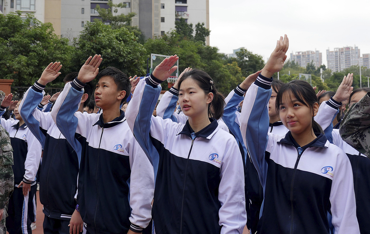 《素质训练营》初一年级4班活动风采