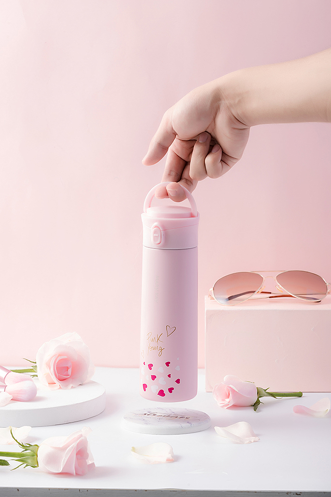 粉色玫瑰女性保温杯拍摄