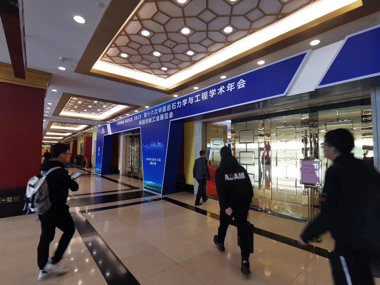 展览会主场搭建_展览主场设计_会议活动主场（图ZMjY1ODg2NjUy） - 舞台美术 - 站酷设计师云鹿会展原创素材 - 站酷ZCOOL