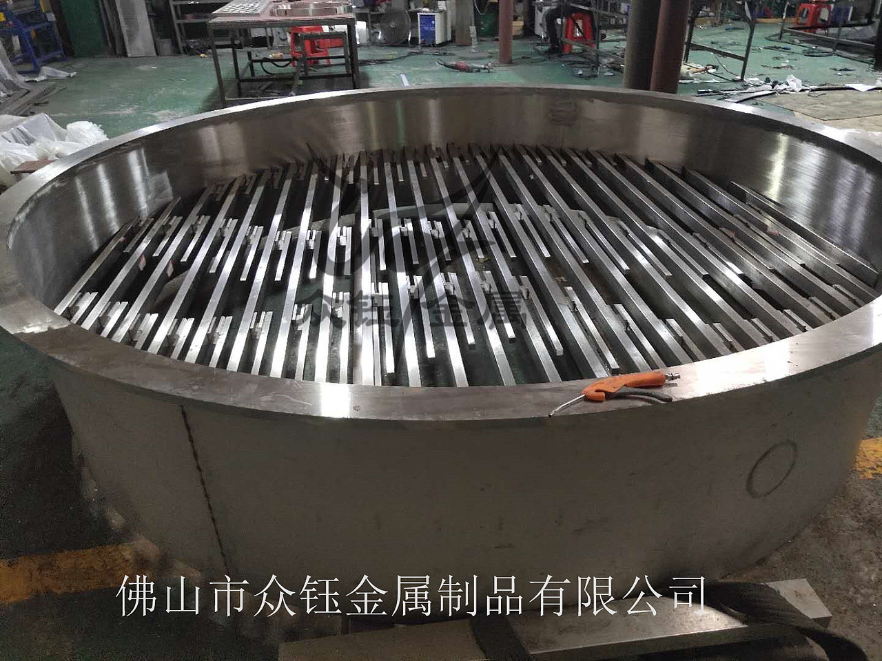 就是喜欢这款圆形山型不锈钢屏风隔断