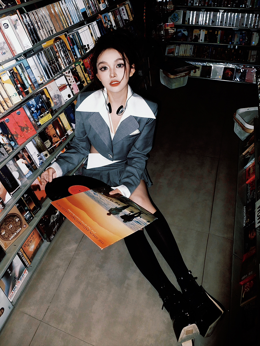 复古CD（图ZMzQxNDU1NjMy） - 人像摄影 - 站酷设计师A婉约派Z原创素材 - 站酷ZCOOL