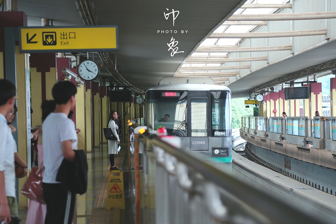 重庆地铁小景