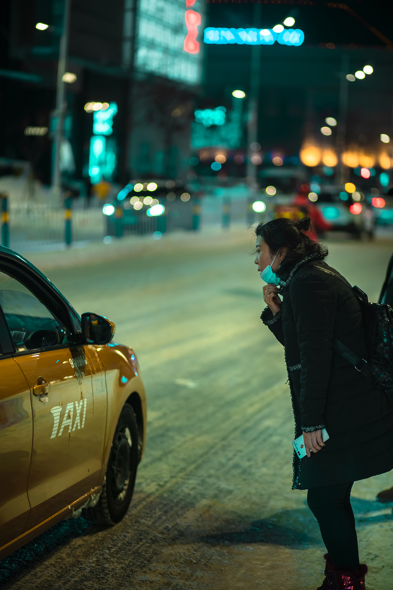 寒冬，暴雪，没有什么是能够阻挡人们追求美好生活的。（图ZMjMyODE3NTA0） - 人像摄影 - 站酷设计师摄影李狗蛋原创素材 - 站酷ZCOOL