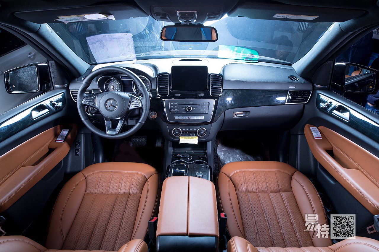 奔驰gls棕色内饰