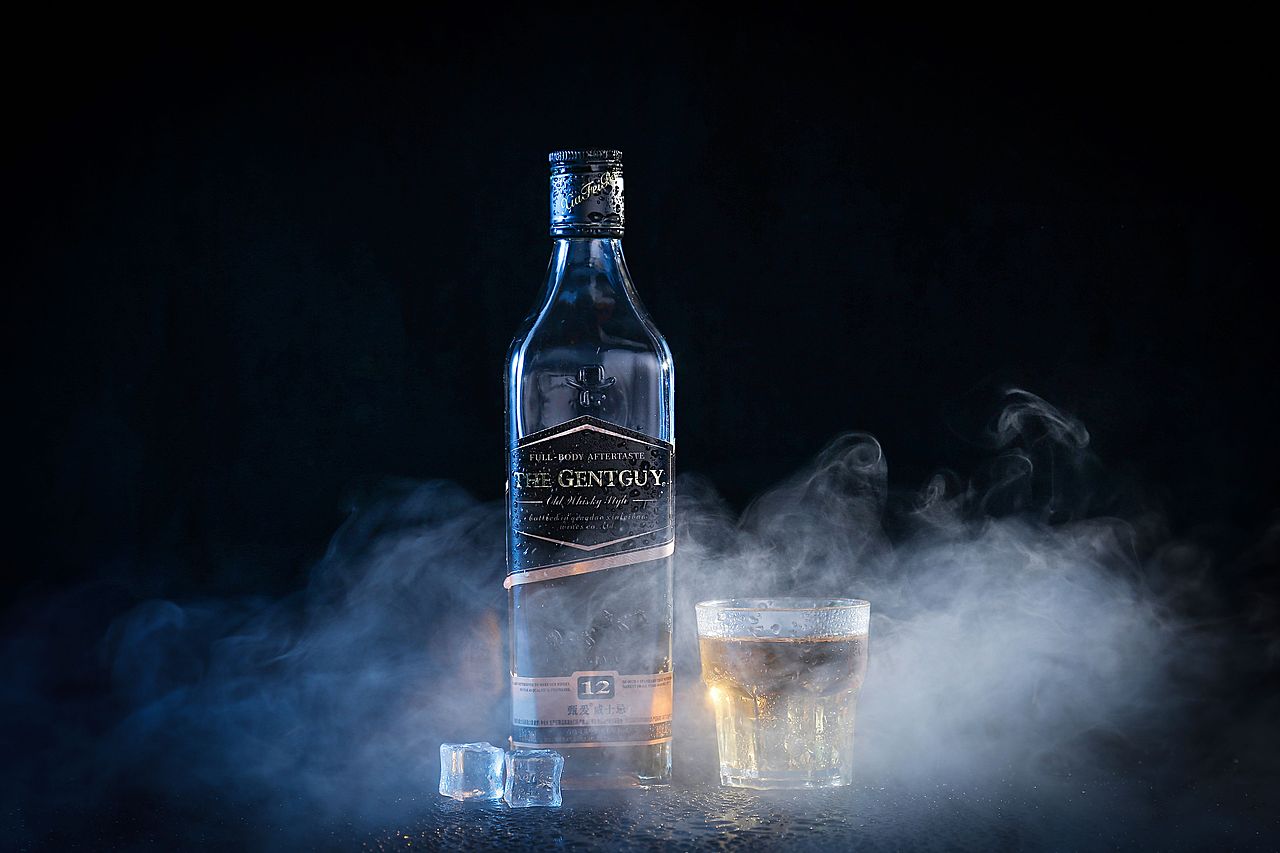 威士忌拍摄（图ZMTMwNzkyNTky） - 产品摄影 - 站酷设计师寻艺_原创素材 - 站酷ZCOOL
