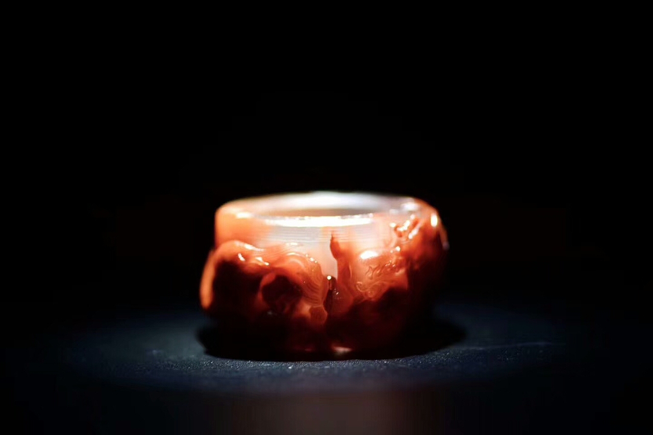 南红戒指，霸气侧漏。纯手工的雕刻才是精品。（图ZMTY3ODY2Njc2） - 产品摄影 - 站酷设计师一念一红尘原创素材 - 站酷ZCOOL