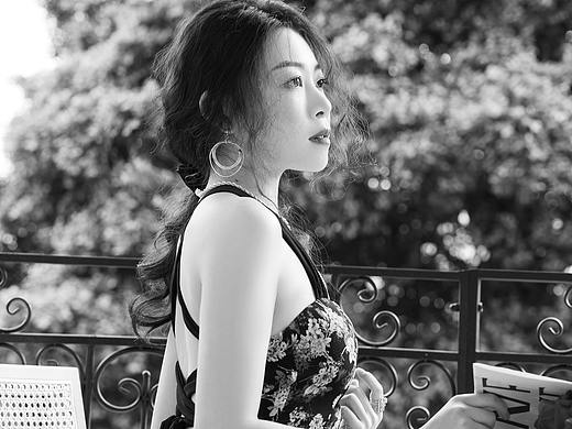 抬頭所見僅是溫柔 黑白復(fù)古寫真（個人主頁-ZNTg2NzkxNTY=） - 人像攝影 - 站酷設(shè)計師云間眠原創(chuàng)素材 - 站酷ZCOOL