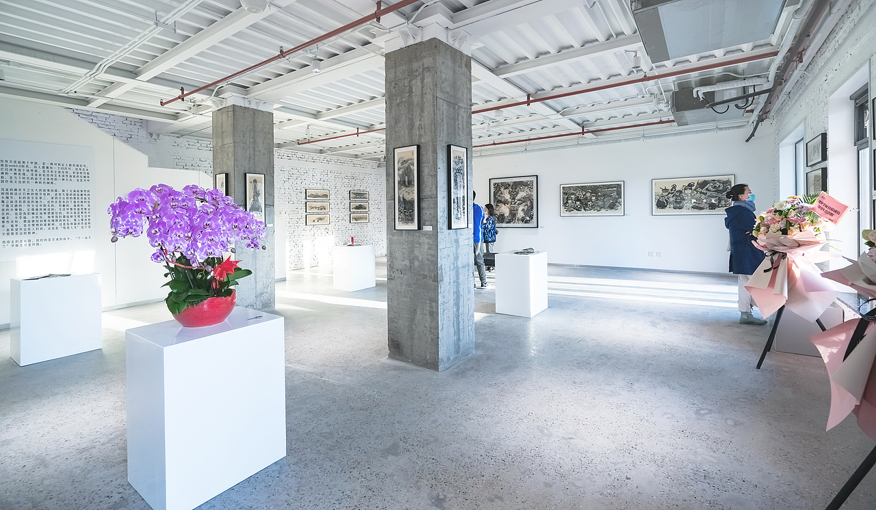 艺术家个展【嘻游人生】布展及海报（图ZMzIzNzcxNzQ0） - 展陈设计 - 站酷设计师kennysuedy原创素材 - 站酷ZCOOL