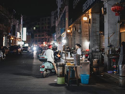 小电驴与夜生活