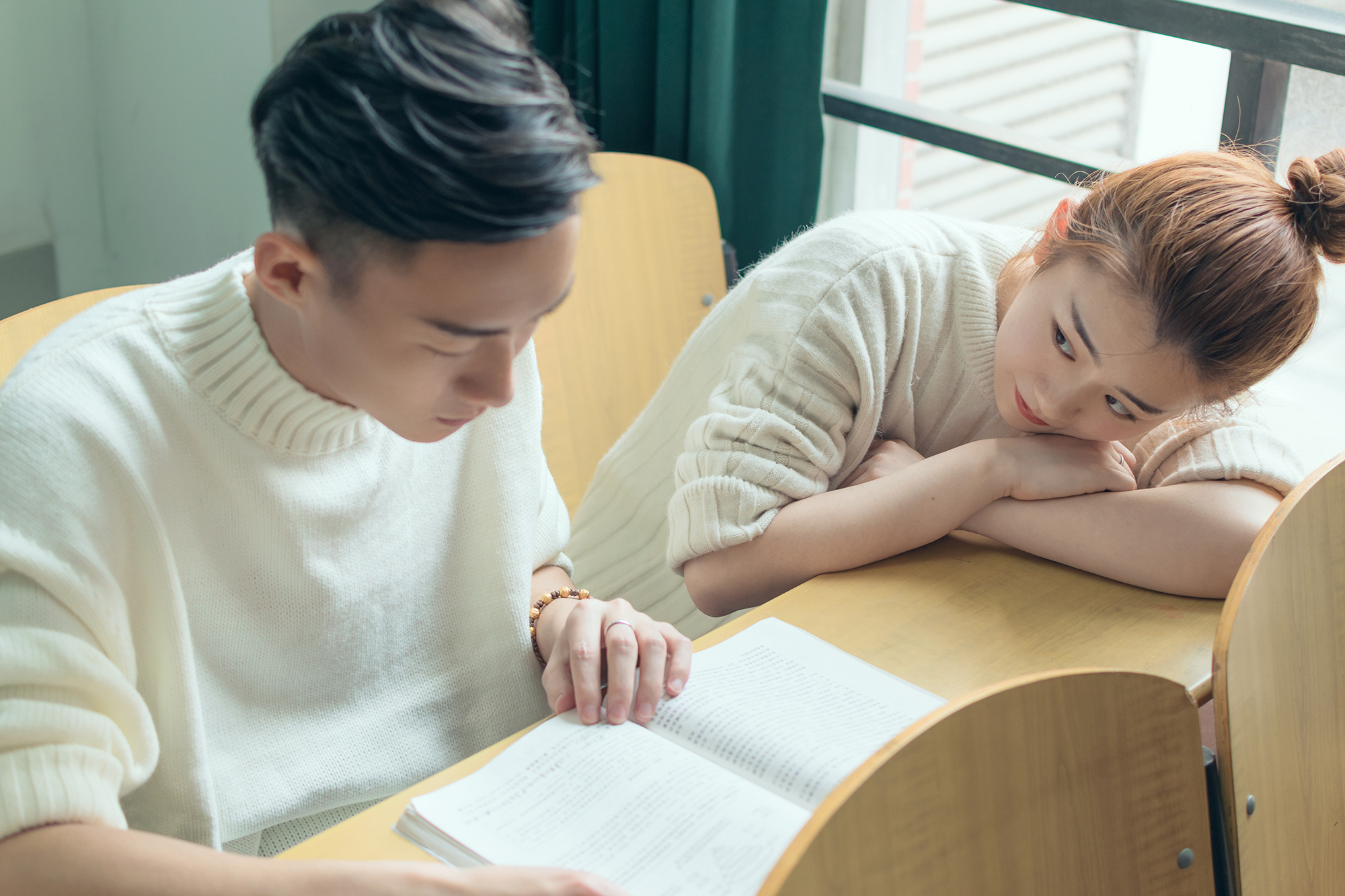 校园小情侣洒狗粮·双色调