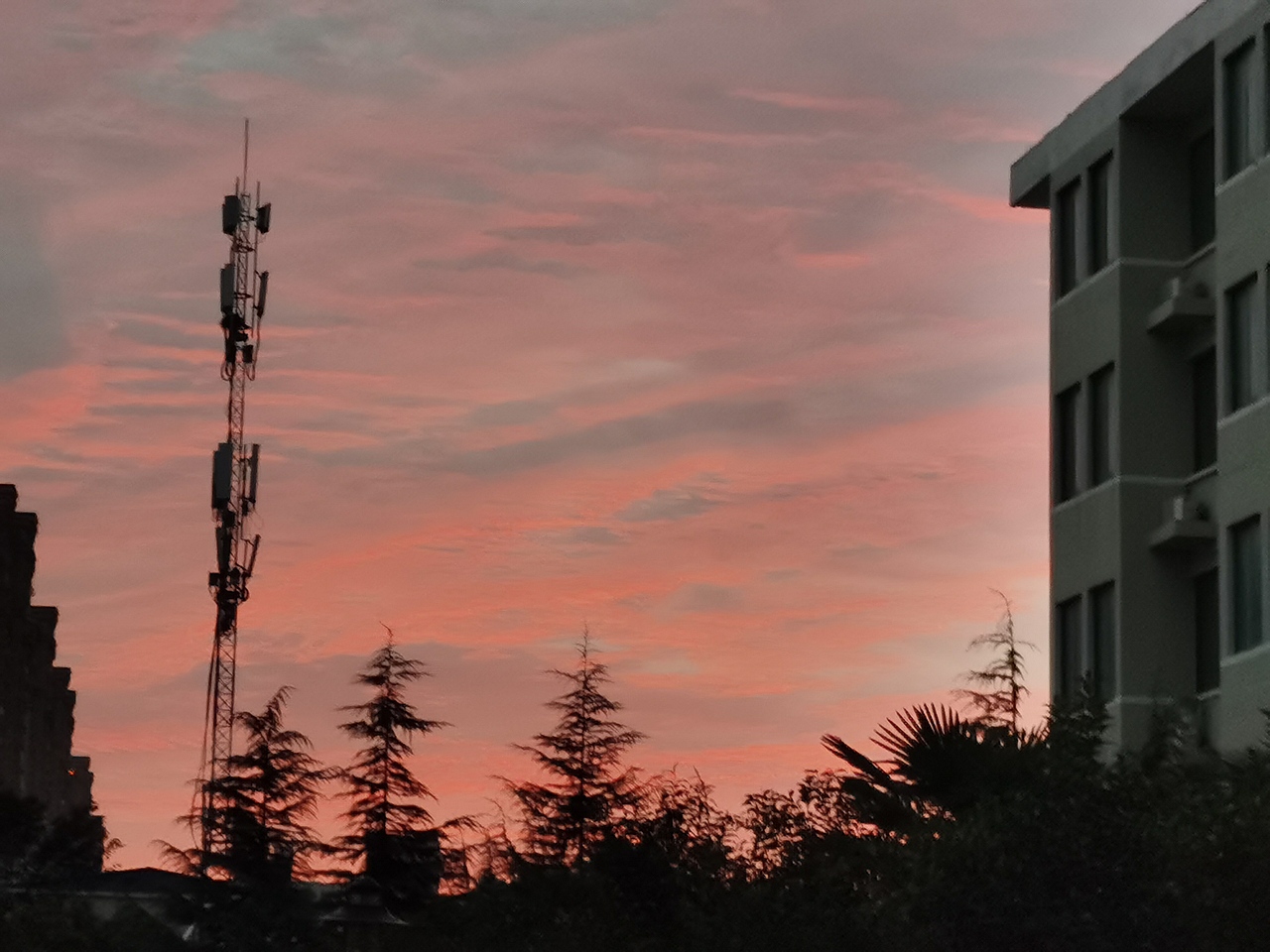 学校的天也很美