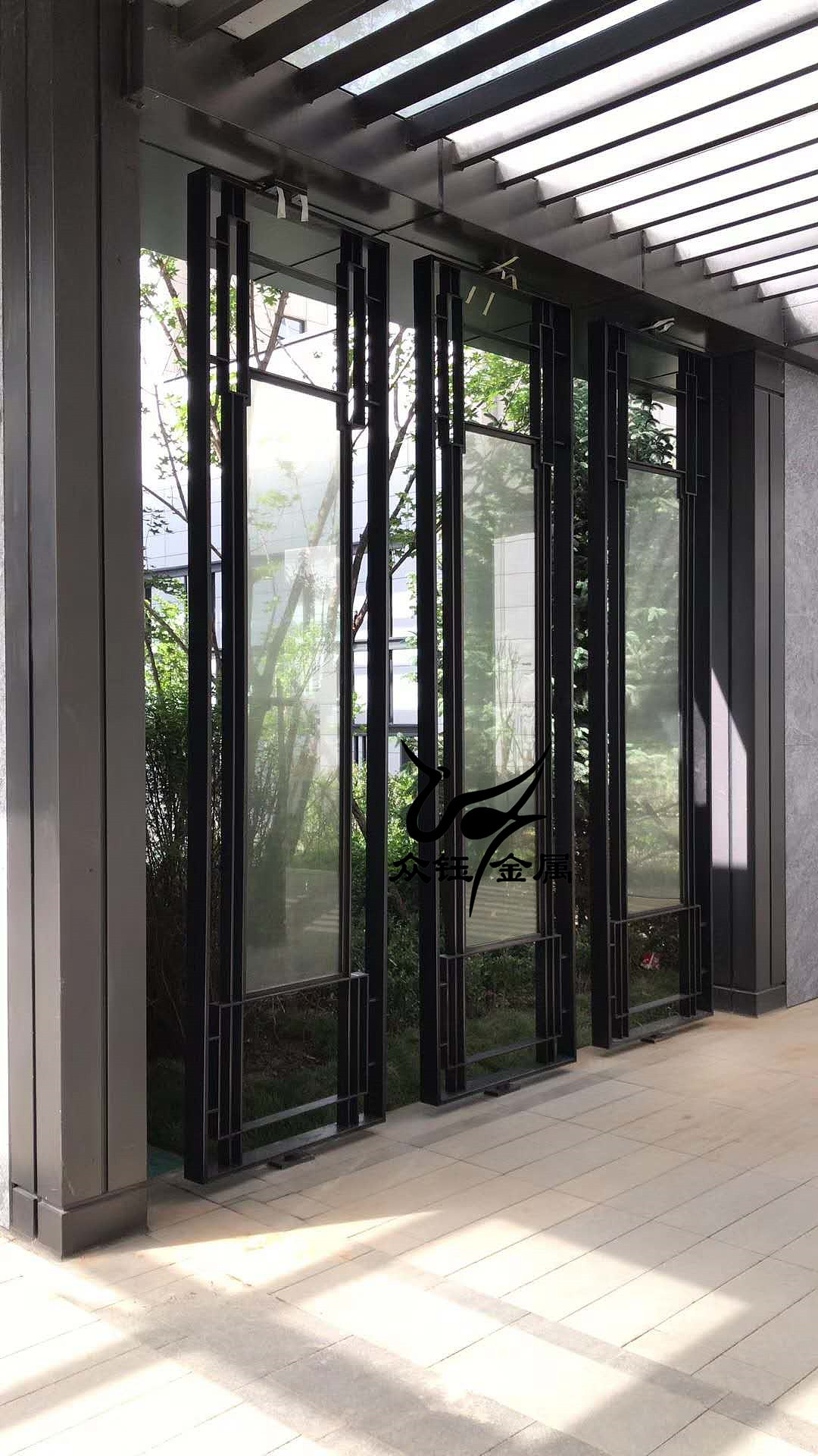 售楼处不锈钢屏风装饰工程—东城金茂府不锈钢廊架屏风