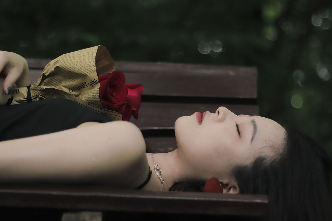 下午四点，树林尽头的长椅见（图ZMjYxNzU0MzI4） - 人像摄影 - 站酷设计师奶茶桶原创素材 - 站酷ZCOOL