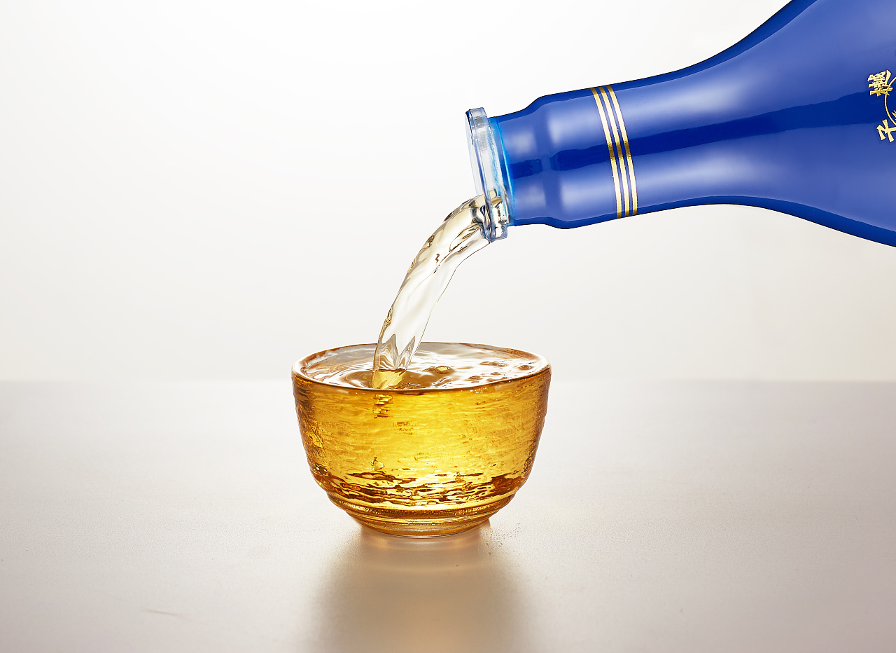 鹿鞭酒白底拍摄|摄影|产品摄影|付俊华 - 原创作品 - 站酷 (zcool)