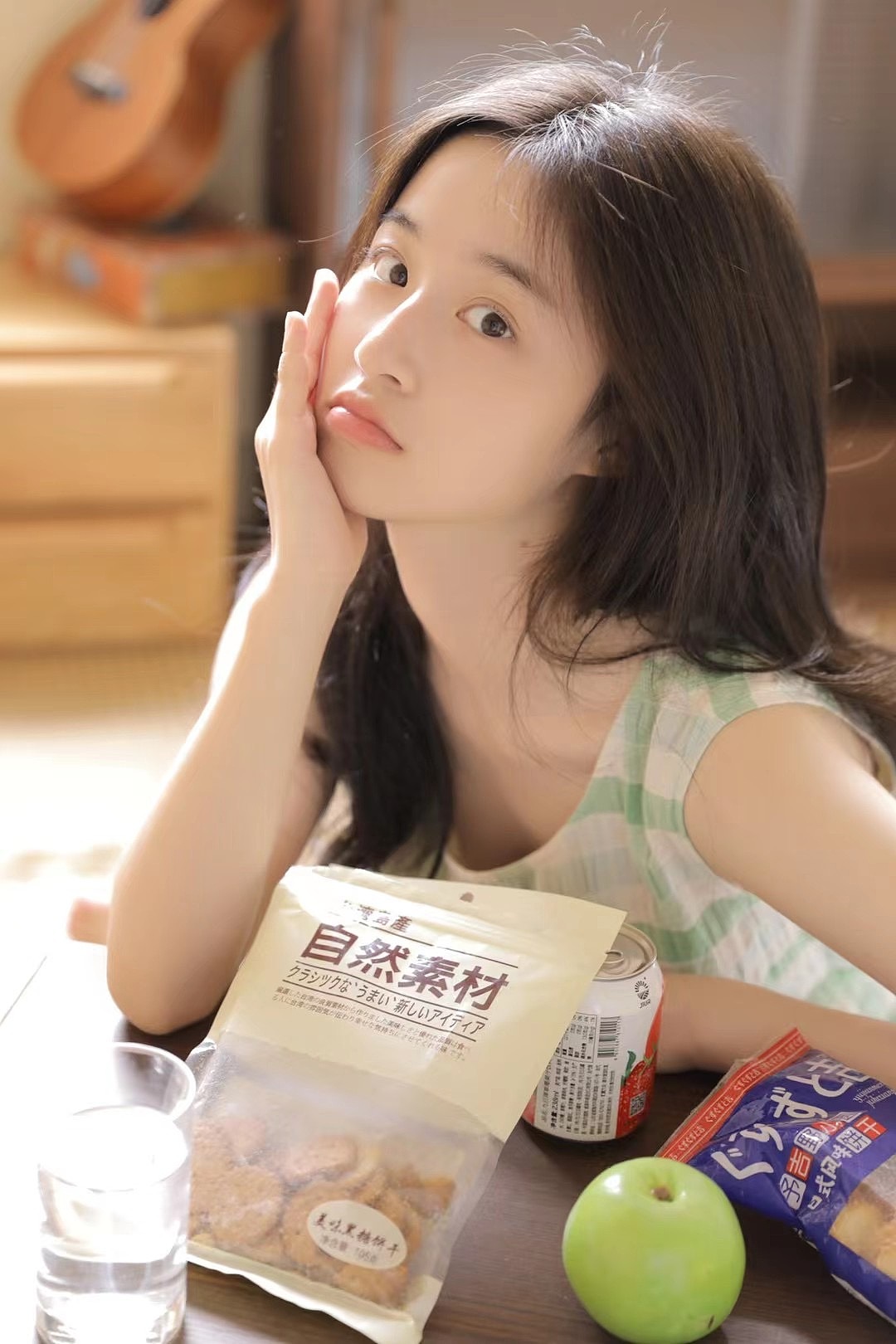 美少女连相机屏拍都那么好看!初恋少女