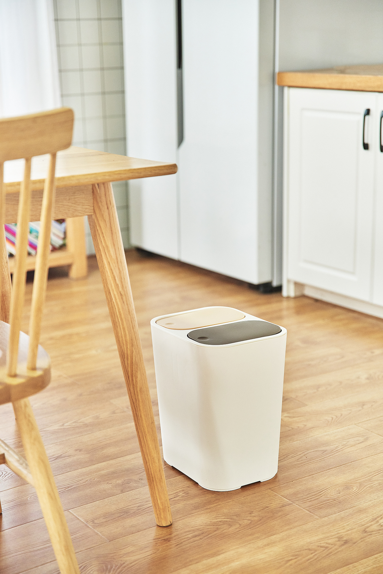 小型分类垃圾桶（图ZMTcwMTAzNTYw） - 产品摄影 - 站酷设计师摄影师金葳原创素材 - 站酷ZCOOL