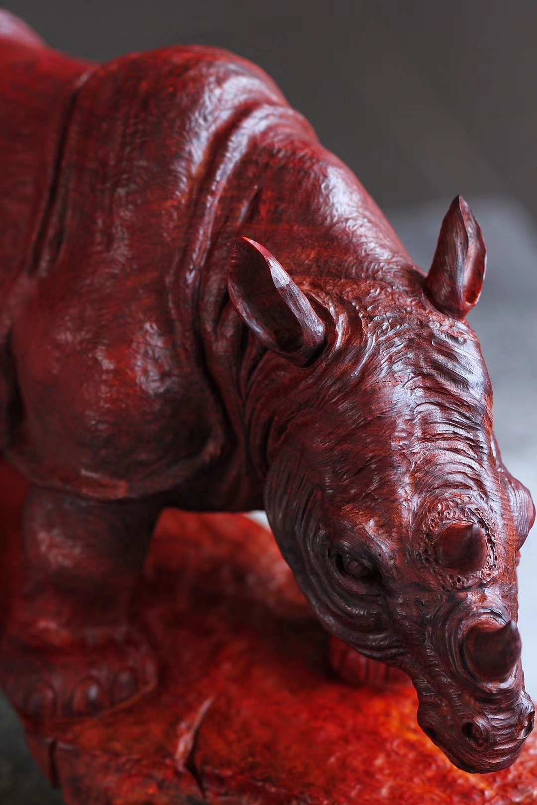 「犀牛」 印度小叶紫檀整料手工雕刻 犀牛四肢健硕有