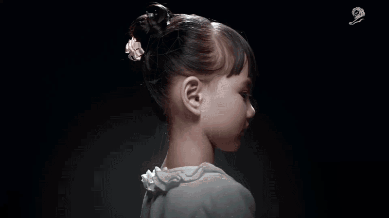 QQ全城助力/ 2017  : 戛纳金狮奖获奖作品，公益报奖项目。17年刚入公司的第一个高强度、时间紧的项目，反复测试变形粒子特效，要有尽可能多的细节，且与公益类题材风格符合。有点压力，迎难而上。