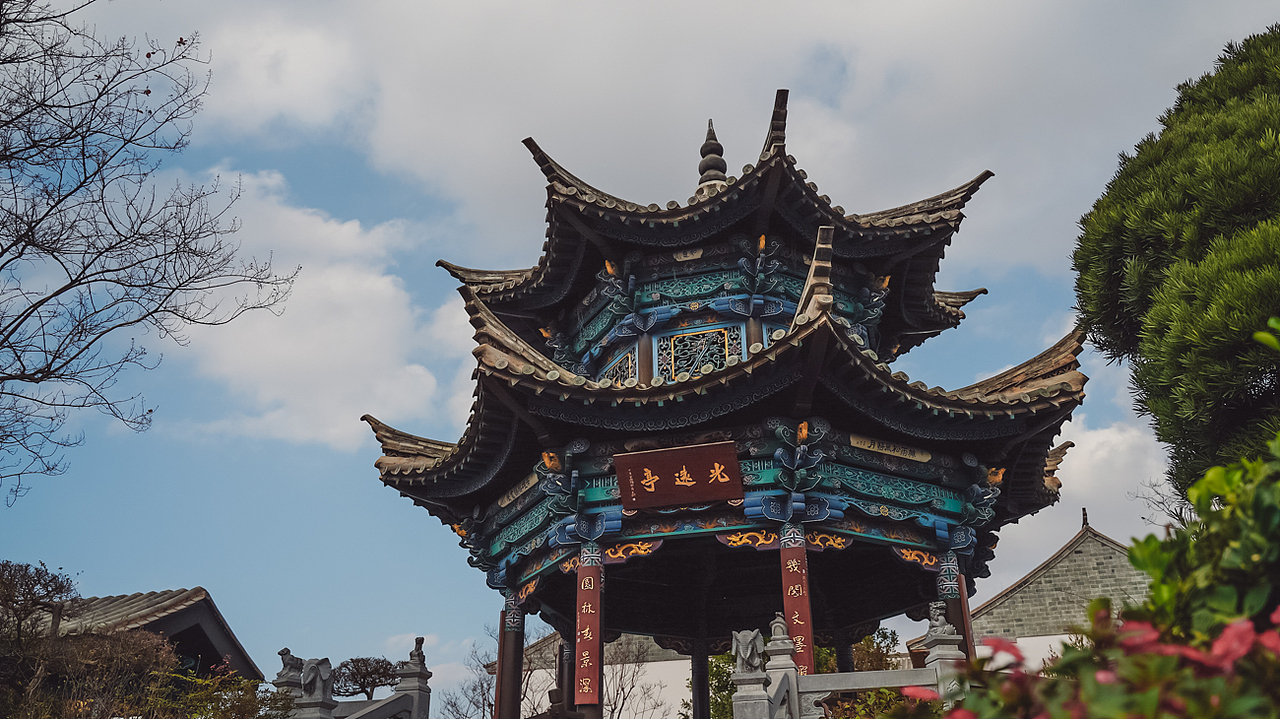 但凡古镇都有名胜,朱家花园便是建水最大的一处。