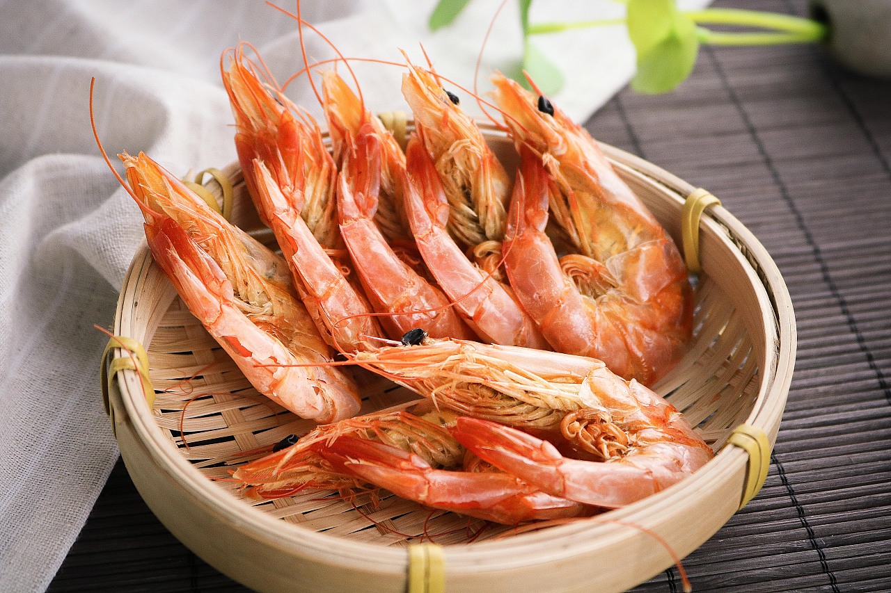 怎么炒干河虾-鲜虾怎么做成干虾可以在炒锅里炒干吗