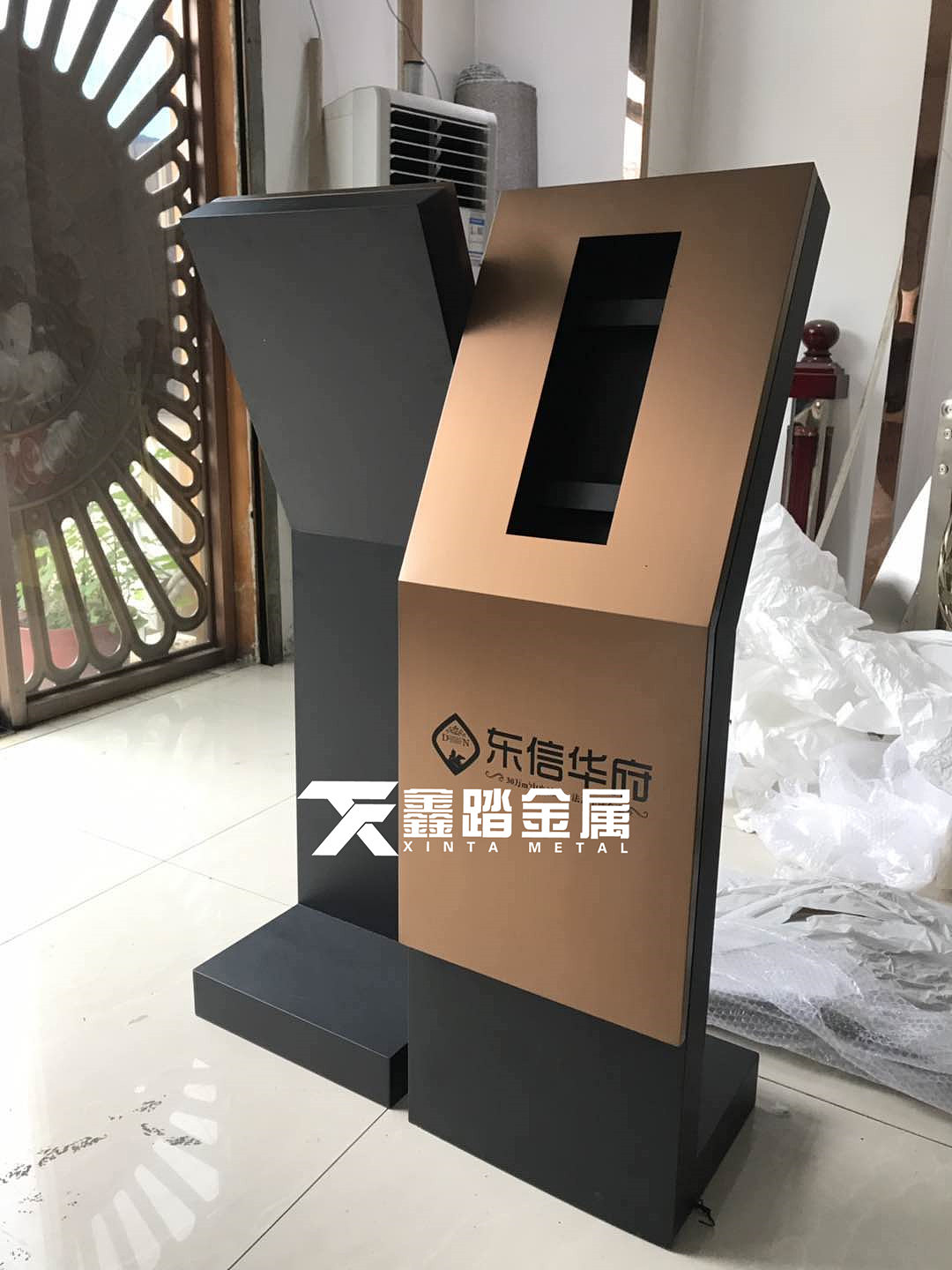 小区双色不锈钢门口机立柱拉丝玫瑰金不锈钢门口机立柱