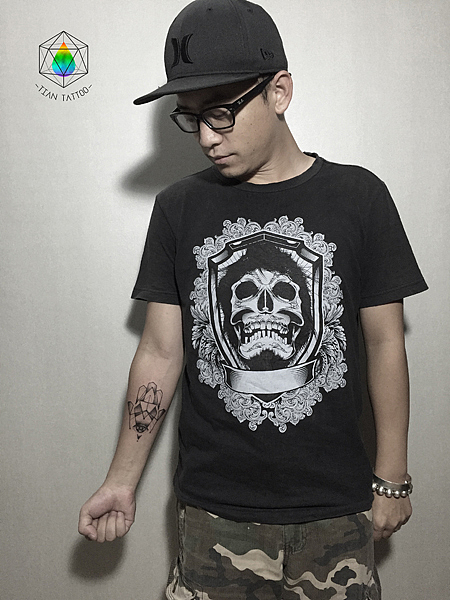 Geometric hand of hamsa