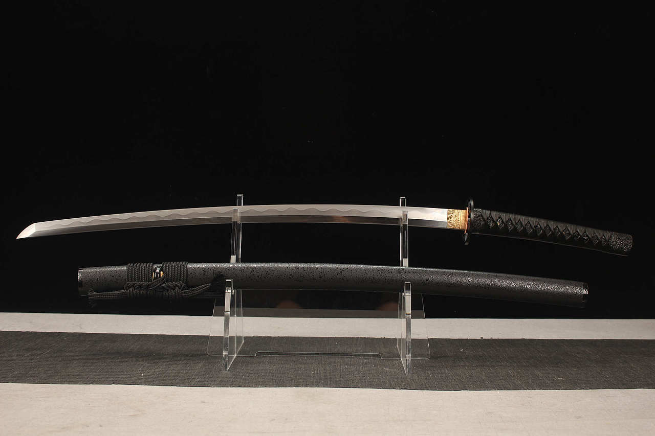 15釐米,刃厚0.75釐米,帶鞘重1.