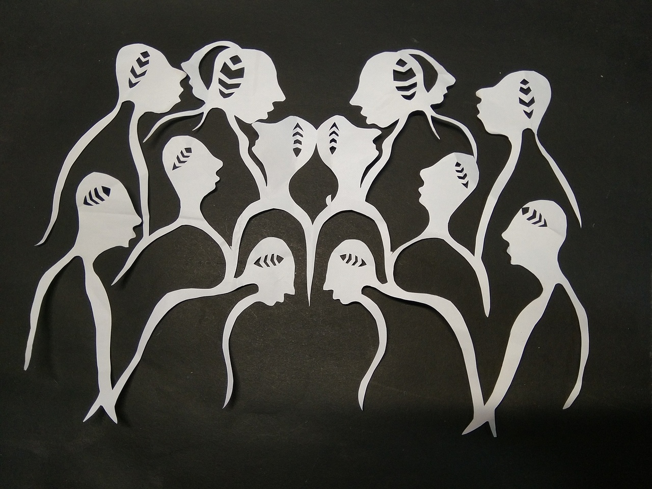 剪纸一人是比较描述的主题