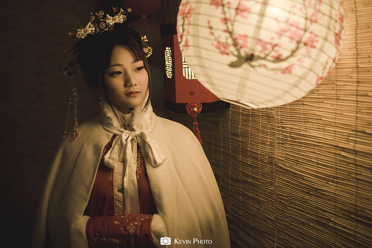 抚琴拈花,人生乐事