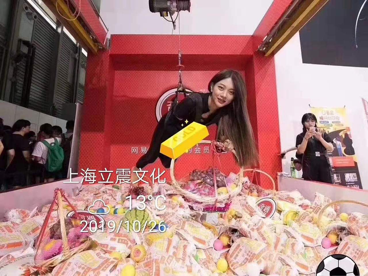 景區(qū)游樂互動(dòng)道具真人抓娃娃機(jī)出租，出售（圖ZMTk0MzM4NTg4） - 玩具 - 站酷設(shè)計(jì)師山東立震游樂原創(chuàng)素材 - 站酷ZCOOL