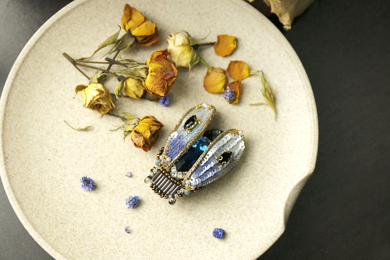 法式刺绣钉珠胸针