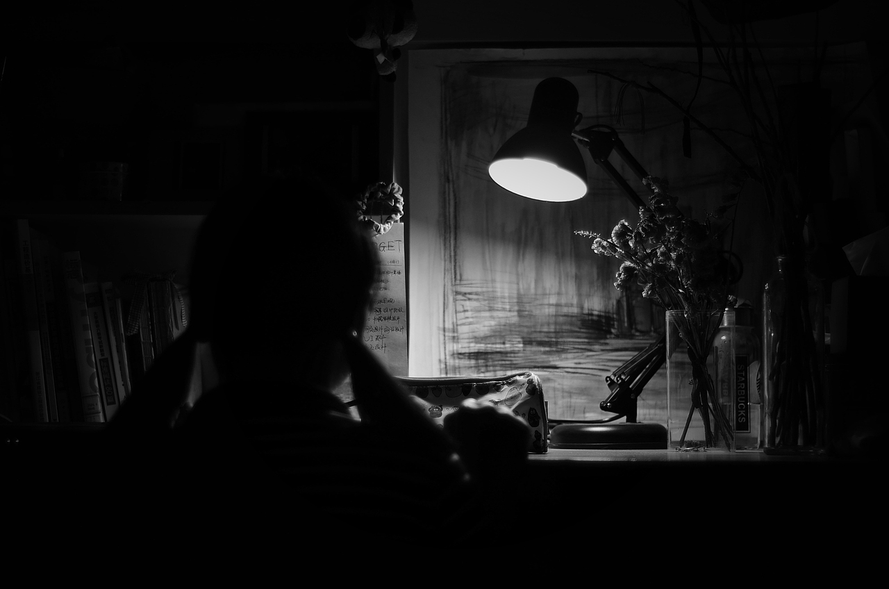 夜晚无聊突发奇想自己来了一张,宅女的某个夜晚