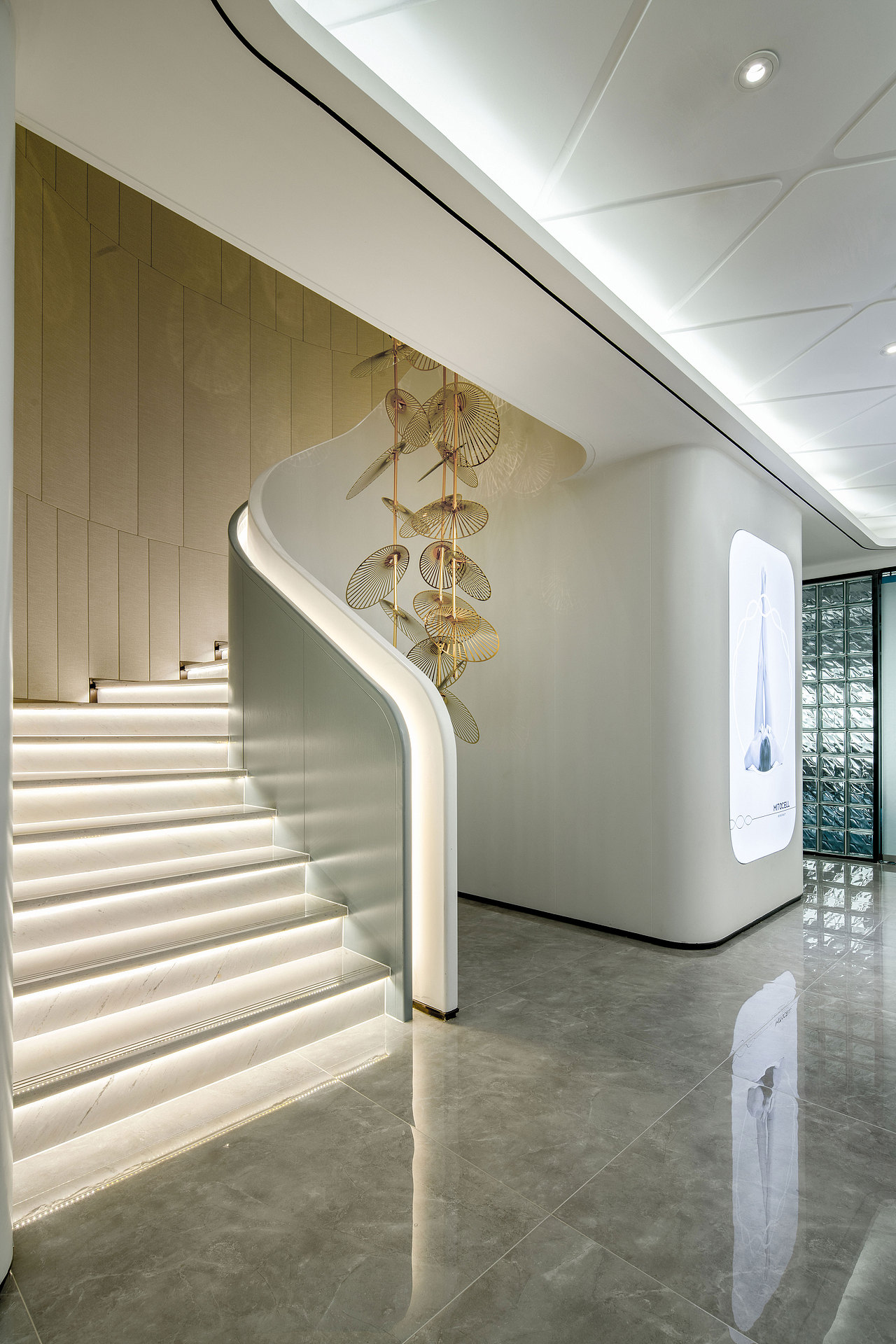 野兽与香蕉 | 亦美天下:高端医学美容品牌策划设计