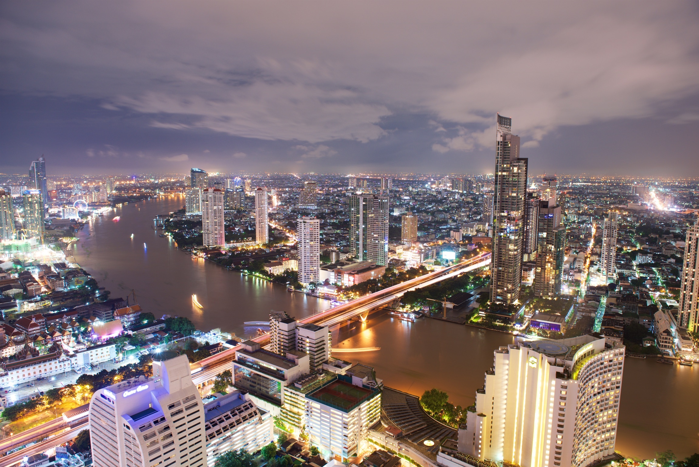 泰国曼谷城市夜景图片壁纸_高清城市夜景建筑图片壁纸_三千图片网