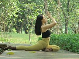 冬日林子瑜伽寫真