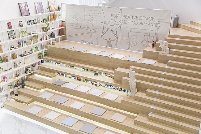 宁静简约的画室里面感受每一笔色彩带来的绚烂