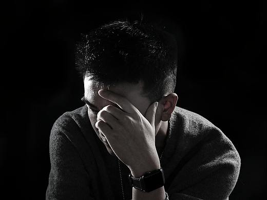 年尾,用花西子全套化妆品给peter拍了个人照