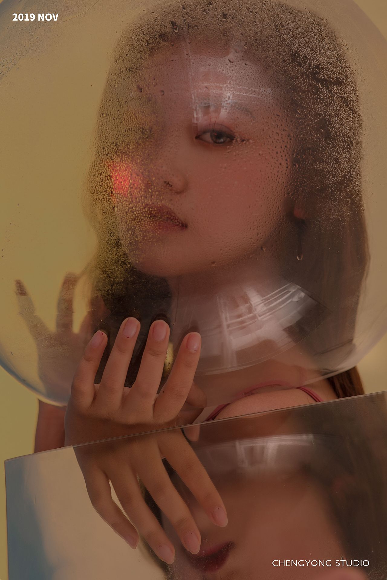 金鱼缸（图ZMTg0MDE3NzEy） - 人像摄影 - 站酷设计师弹一句原创素材 - 站酷ZCOOL